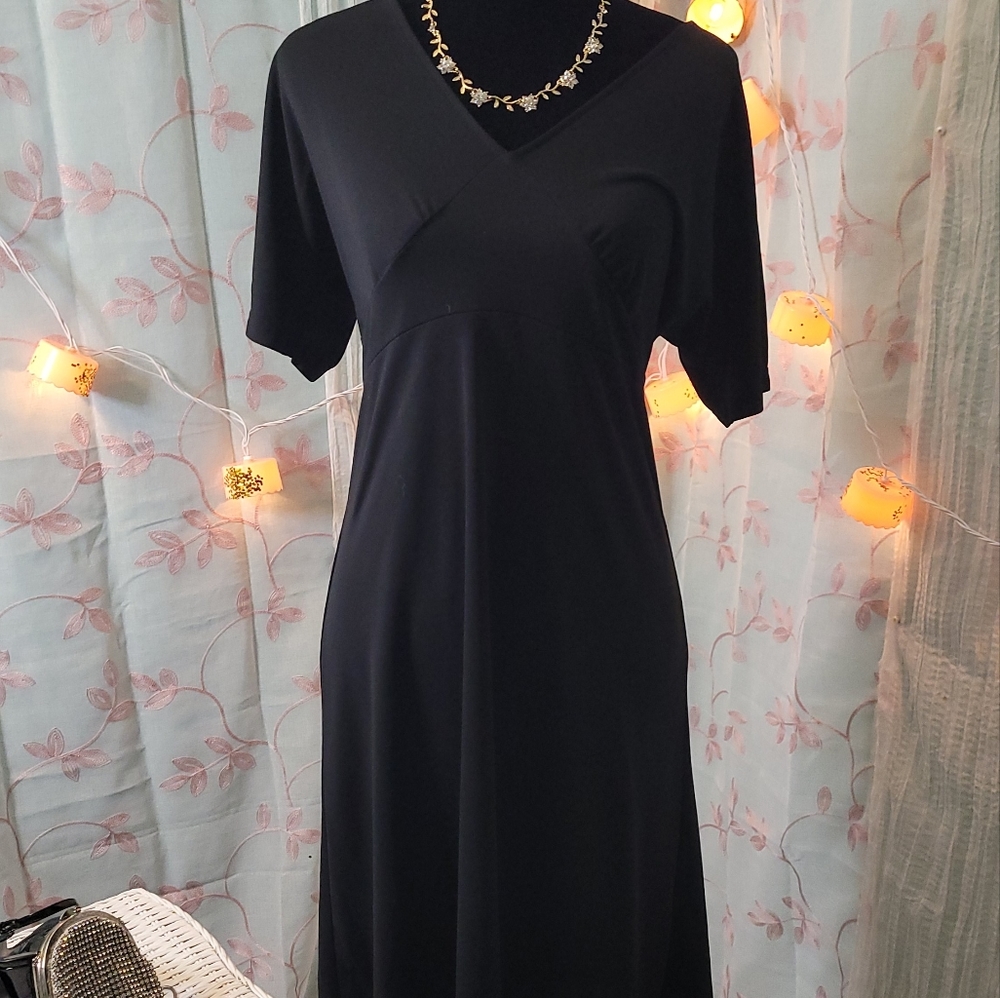🖤 Straight Line Black Dress szM🖤